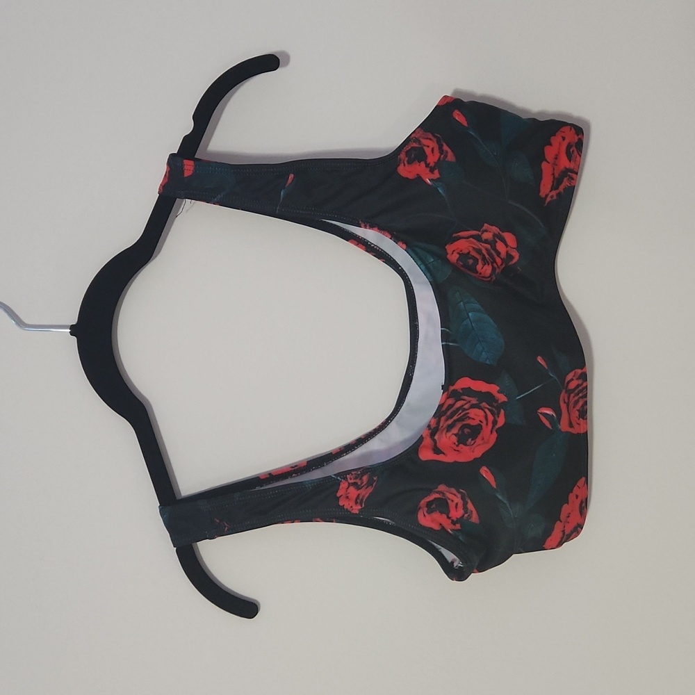 Bikini top with roses design